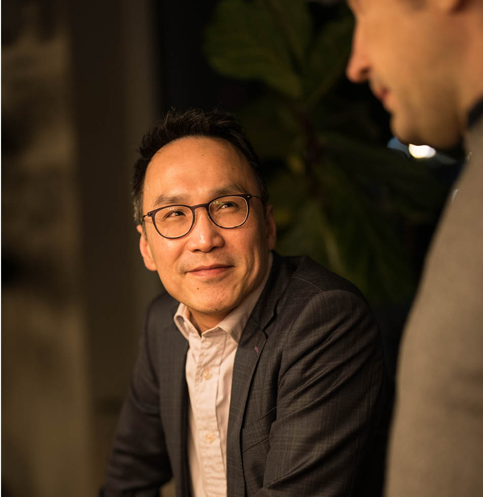 Man looking and listening to the speaker in a conversation